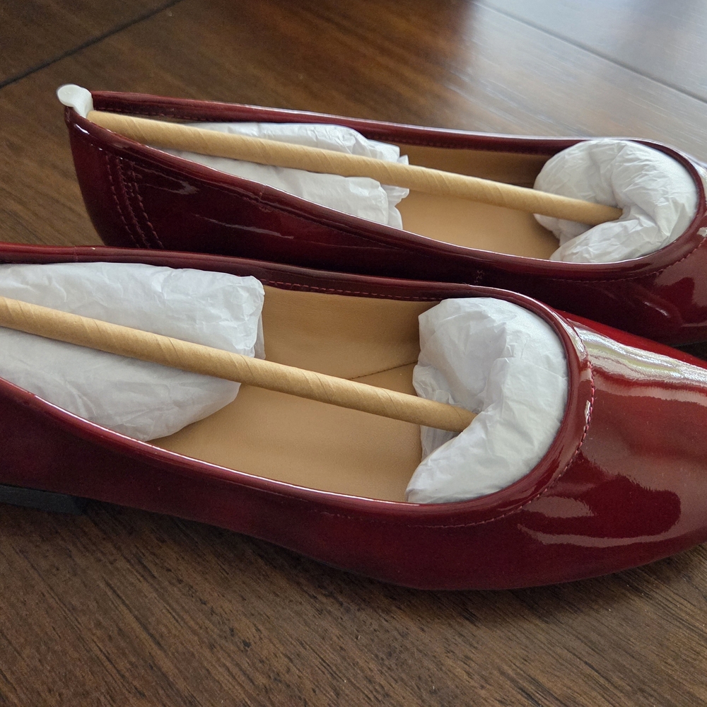 Vince Camuto Womens Minndy Red Currant Flats - Size 5M